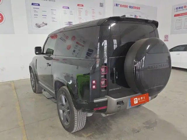 Land Rover Defender — Фото автомобиля 11