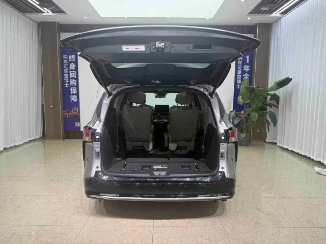 Toyota Sienna — Фото автомобиля 21