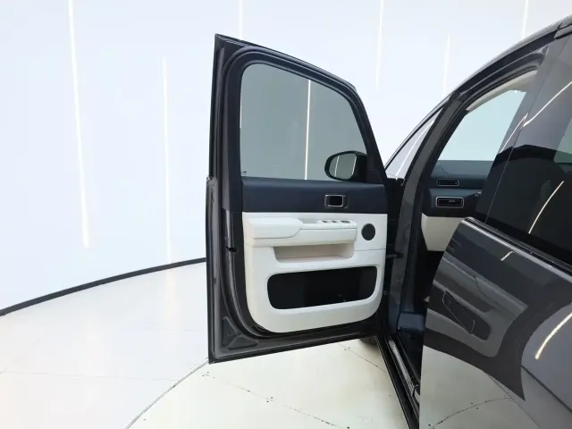 Li Auto MEGA — Фото автомобиля 19