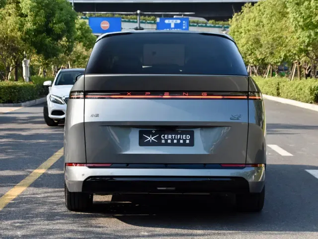 Xpeng X9 — Фото автомобиля 5