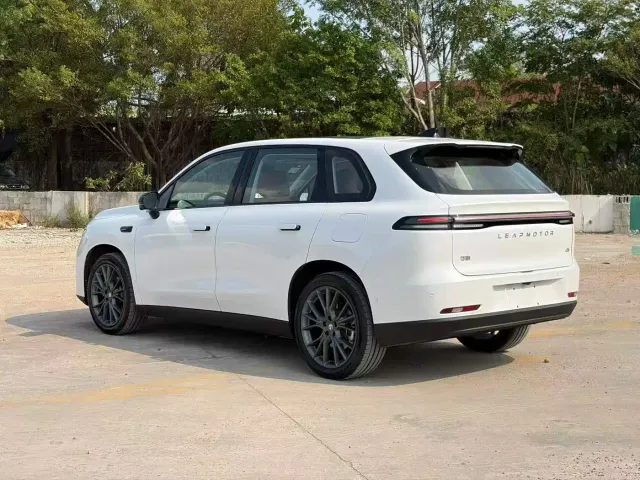 Leapmotor C10 — Фото автомобиля 6