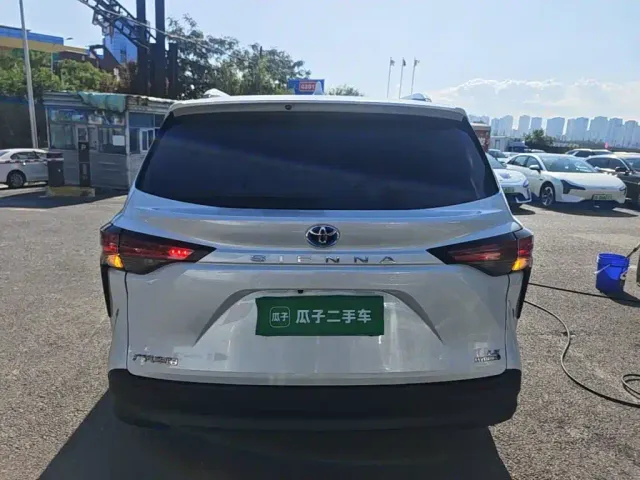 Toyota Sienna — Фото автомобиля 5