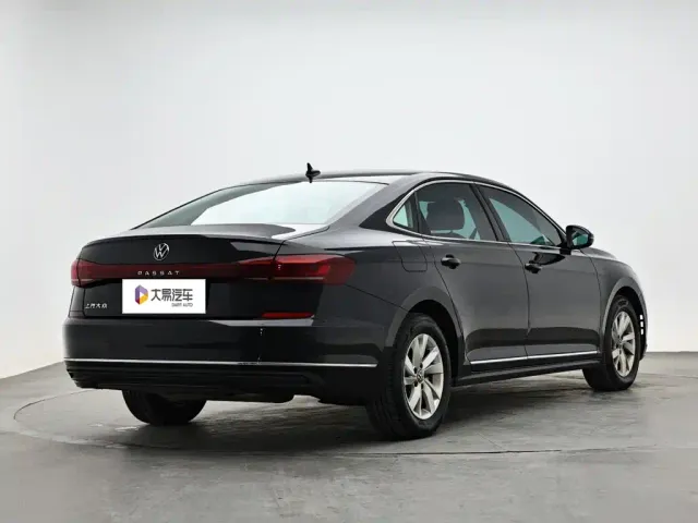 Volkswagen Passat — Фото автомобиля 3