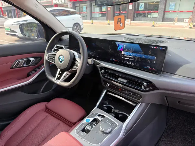 BMW i3 — Фото автомобиля 11