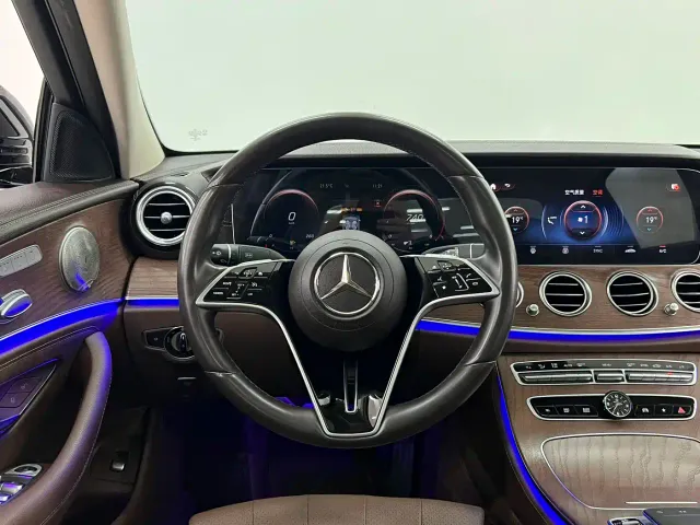 Mercedes-Benz E-Class — Фото автомобиля 7