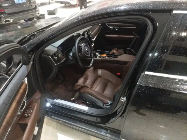Volvo S90 — Фото автомобиля 3