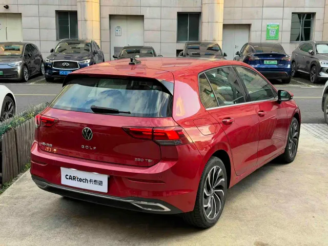 Volkswagen Golf — Фото автомобиля 3