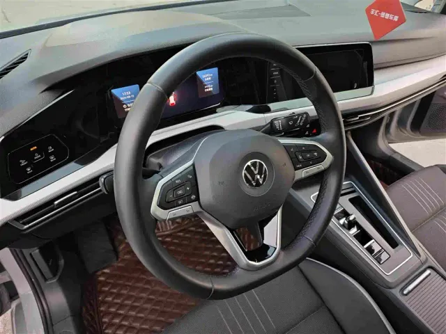Volkswagen Golf — Фото автомобиля 14