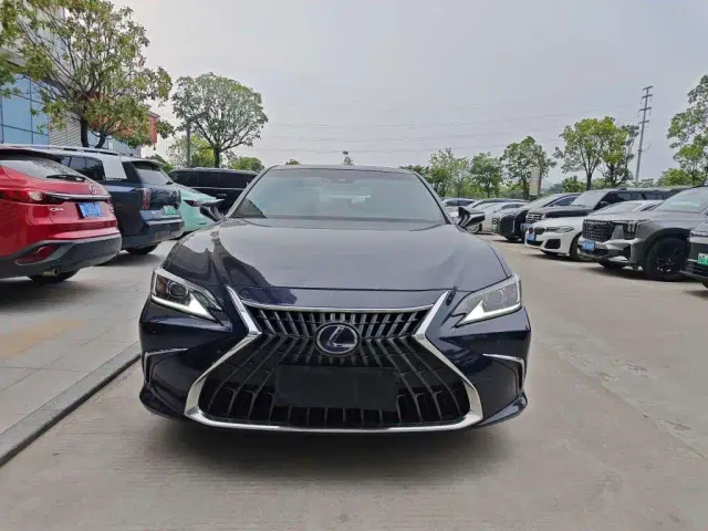 Lexus ES — Фото автомобиля 2