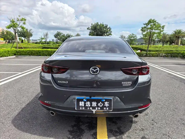 Mazda Axela — Фото автомобиля 26