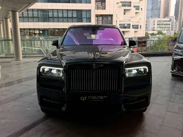 Rolls-Royce Cullinan — Фото автомобиля 2