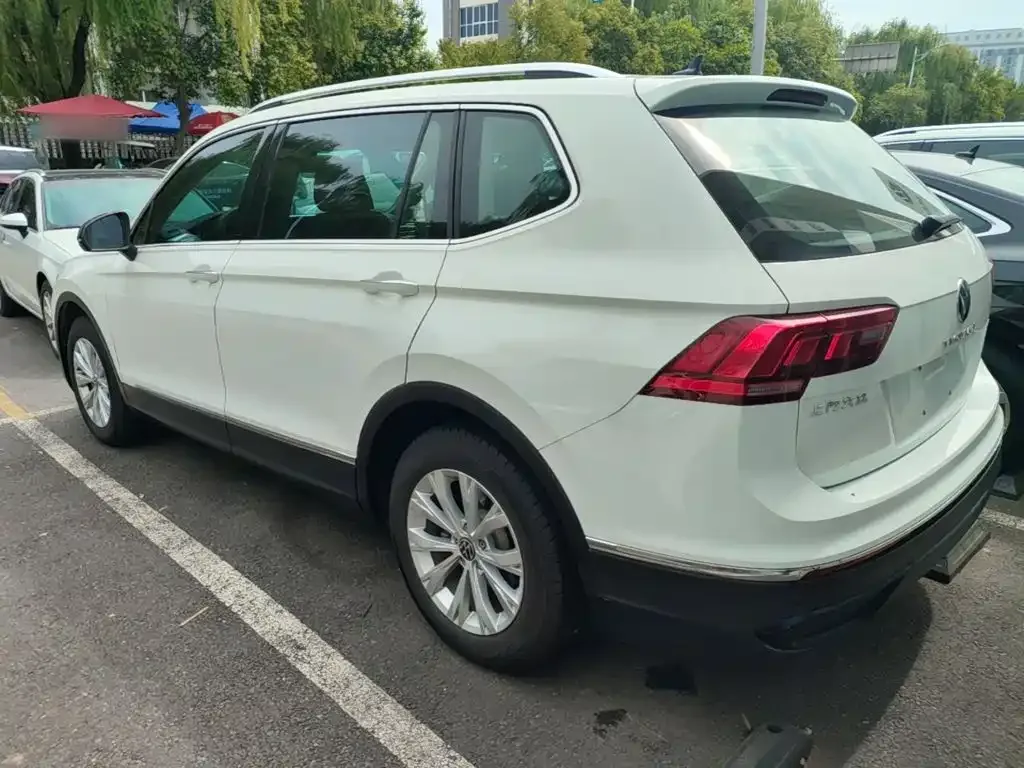 Volkswagen Tiguan L 2024 Outstanding 300TSI Auto 2WD Dragon Soaring Edition — Фото автомобиля 4
