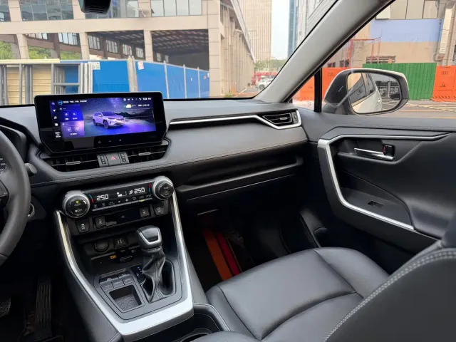 Toyota RAV4 — Фото автомобиля 8
