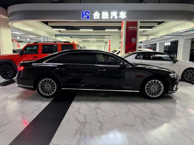 Audi A8 — Фото автомобиля 6