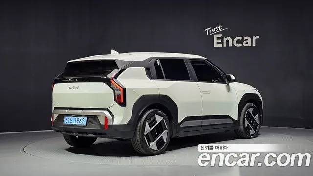 Kia EV3 — Фото автомобиля 2