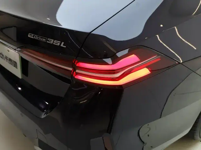 BMW BMW i5 2024 eDrive 35L M Sport Package — Фото автомобиля 11