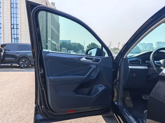 Volkswagen Tiguan L — Фото автомобиля 19