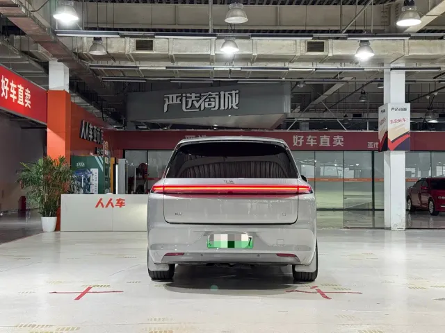 Li Auto L8 — Фото автомобиля 4