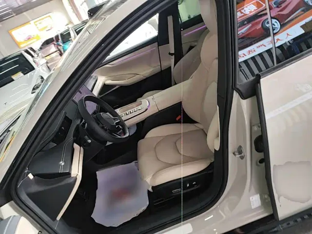 Xiaomi SU7 — Фото автомобиля 14