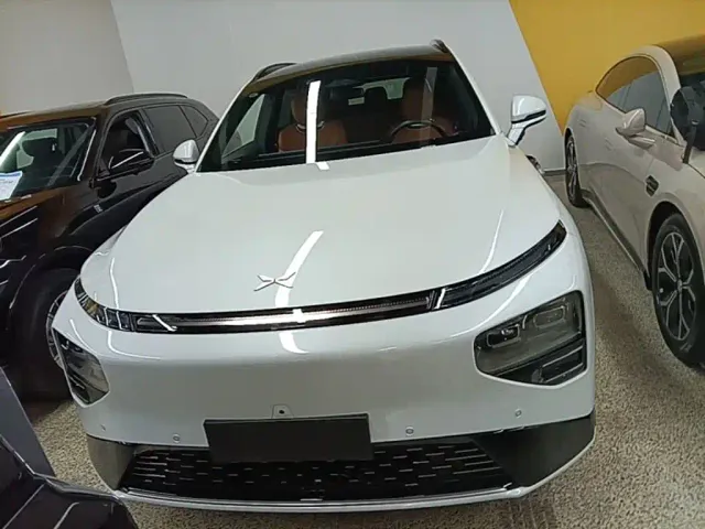 Xpeng G9 — Фото автомобиля 2