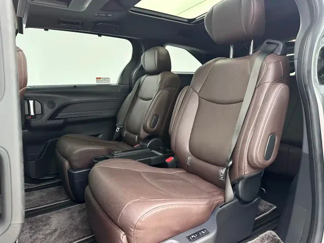 Toyota Sienna — Фото автомобиля 7