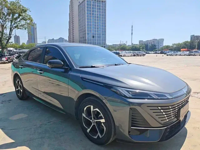 Changan Eado — Фото автомобиля 3