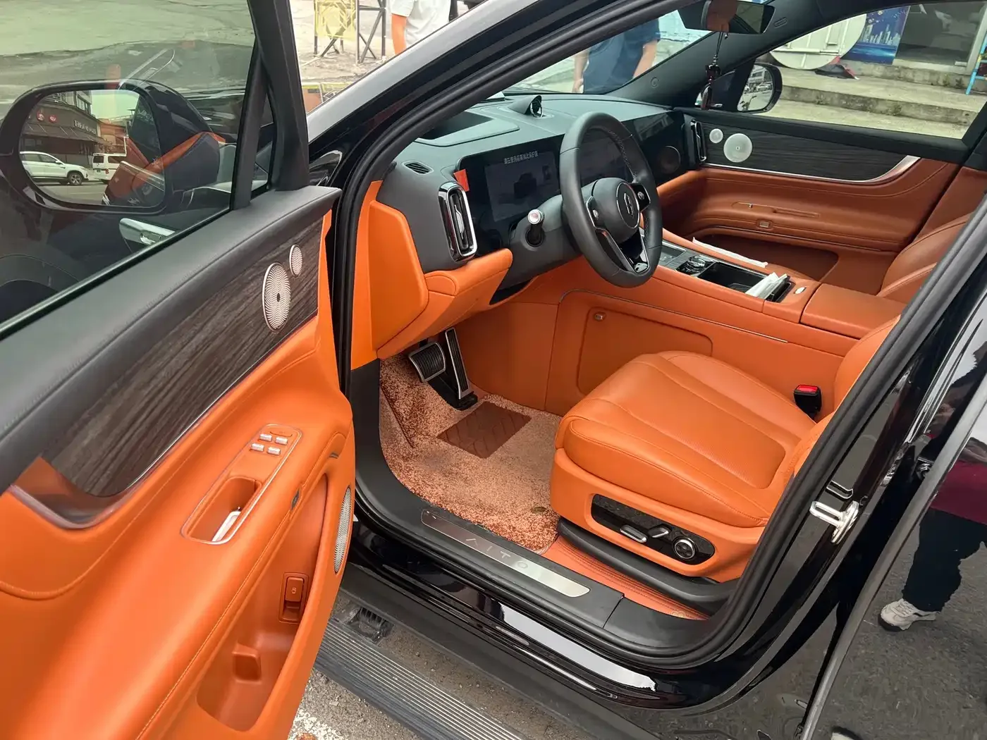 AITO Wenjie AITO M9 2024 Range Extender Max Edition 42kWh 6-seater — Фото автомобиля 3