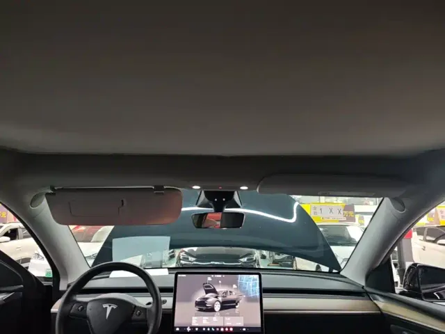 Tesla Model Y — Фото автомобиля 17