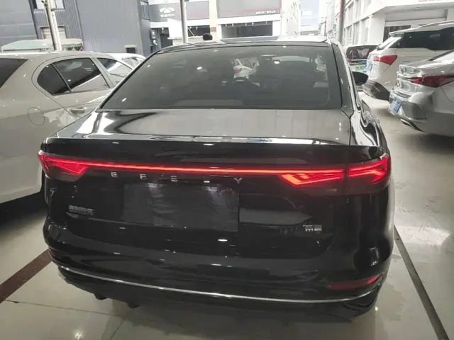 Geely Emgrand — Фото автомобиля 3