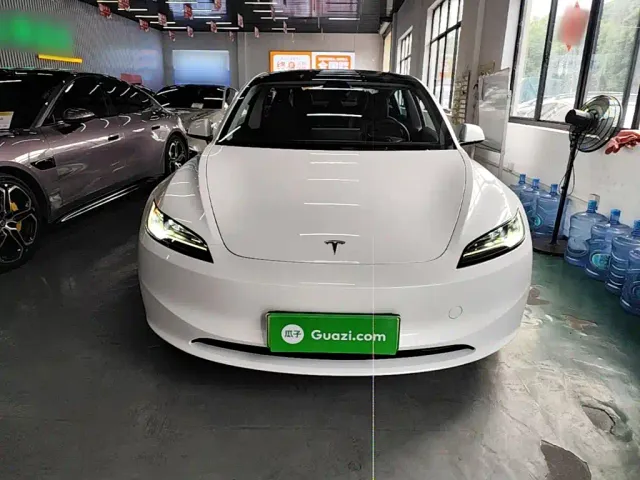Tesla Model 3 — Фото автомобиля 2