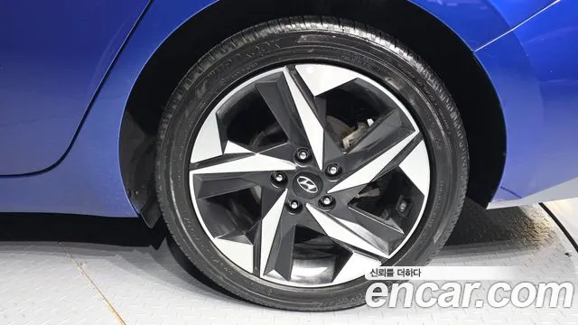 Hyundai AVANTE Inspiration — Фото автомобиля 5