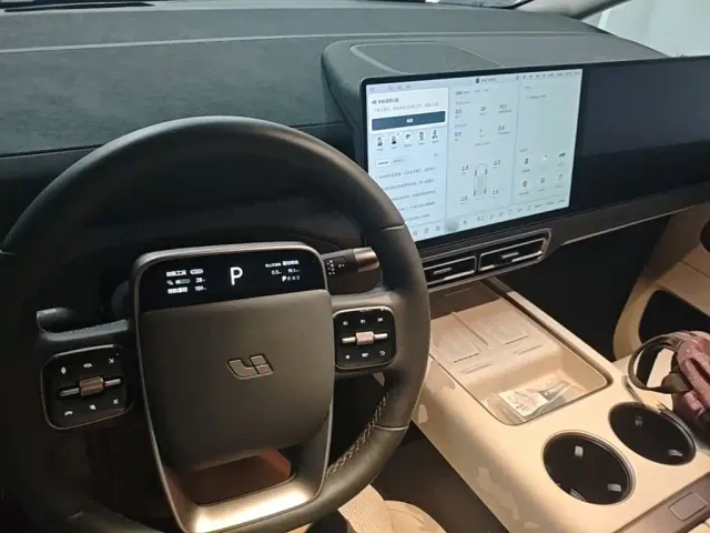Li Auto MEGA — Фото автомобиля 9