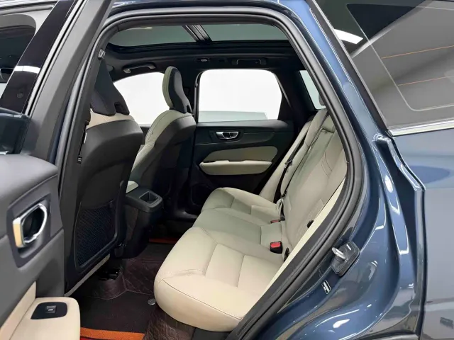 Volvo XC60 — Фото автомобиля 14