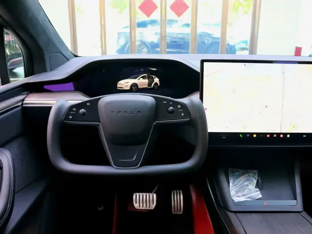 Tesla Model X — Фото автомобиля 6