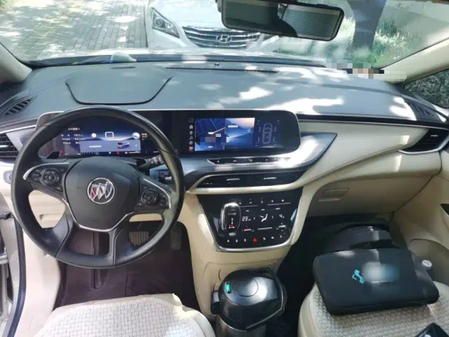 Buick GL8 — Фото автомобиля 12