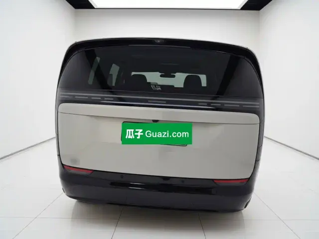 Li Auto MEGA — Фото автомобиля 3