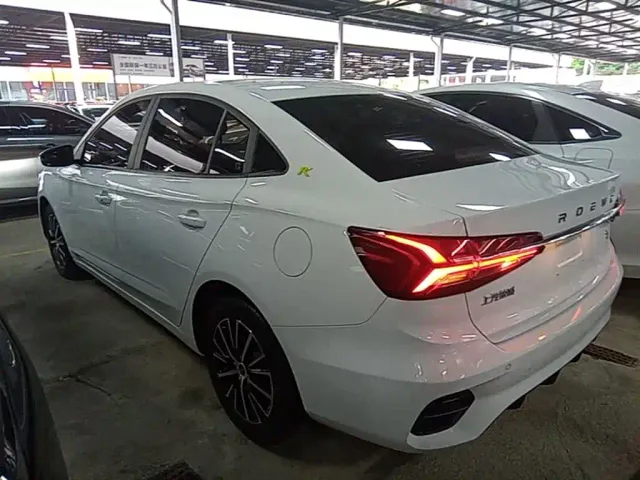 Roewe i5 — Фото автомобиля 4