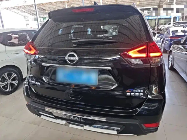 Nissan X-Trail — Фото автомобиля 5