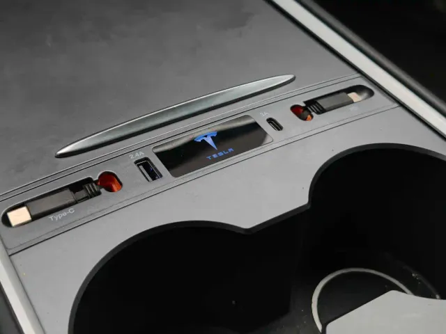 Tesla Model Y — Фото автомобиля 15