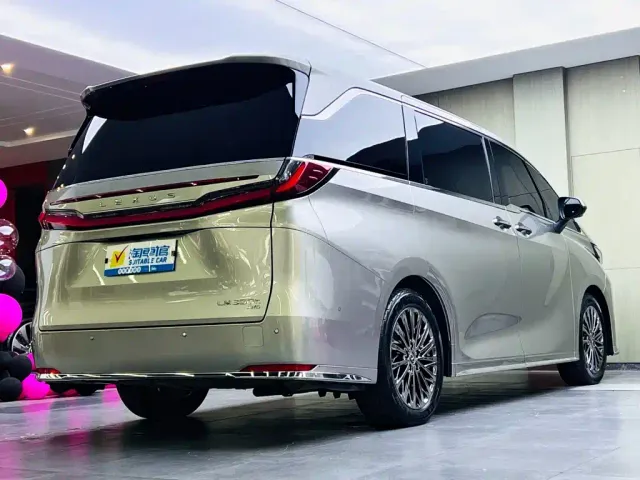 Lexus LM — Фото автомобиля 4