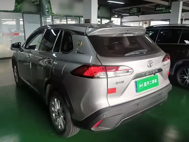 Toyota Corolla Cross — Фото автомобиля 4