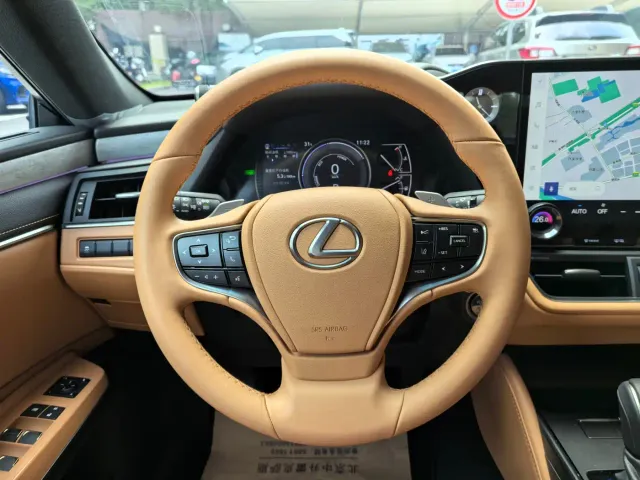 Lexus ES — Фото автомобиля 5