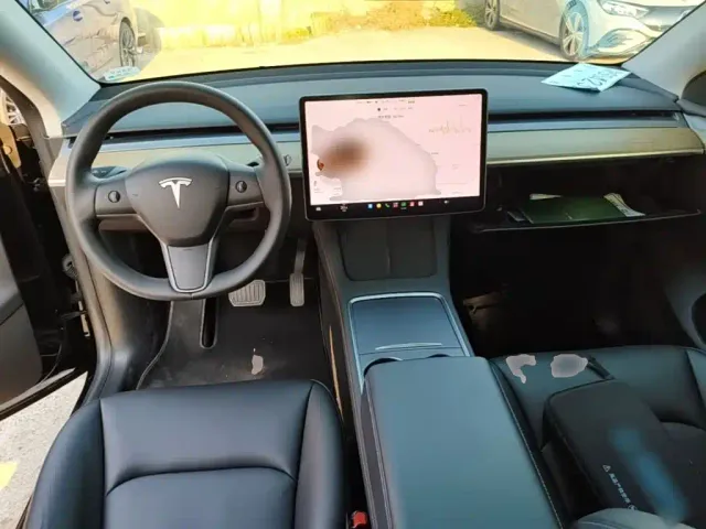 Tesla Model Y — Фото автомобиля 9