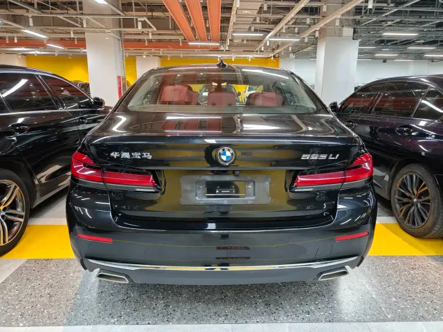 BMW 5 Series — Фото автомобиля 12
