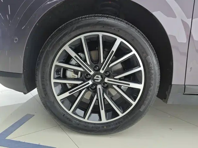 Leapmotor B10 — Фото автомобиля 6