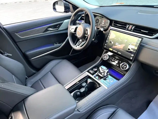 Jaguar XFL — Фото автомобиля 3