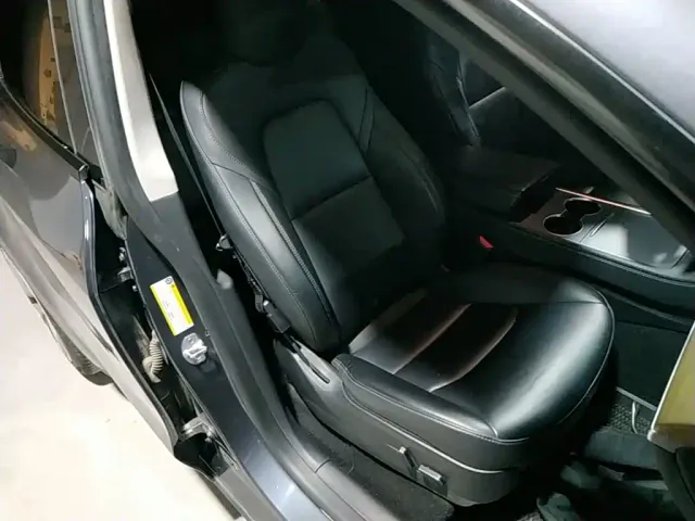 Tesla Model Y — Фото автомобиля 24