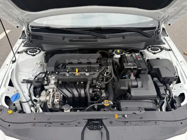 Hyundai Elantra — Фото автомобиля 12