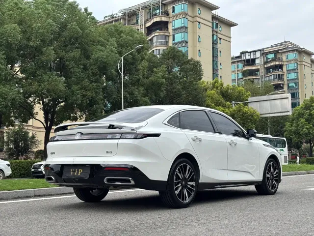 Changan Eado — Фото автомобиля 7