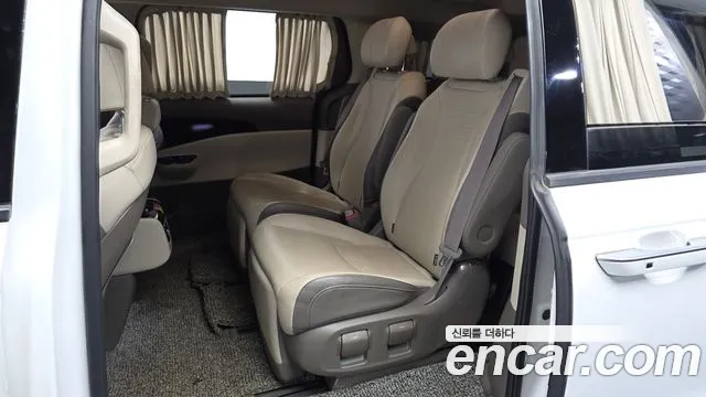 Kia Carnival Generation 4 — Фото автомобиля 15